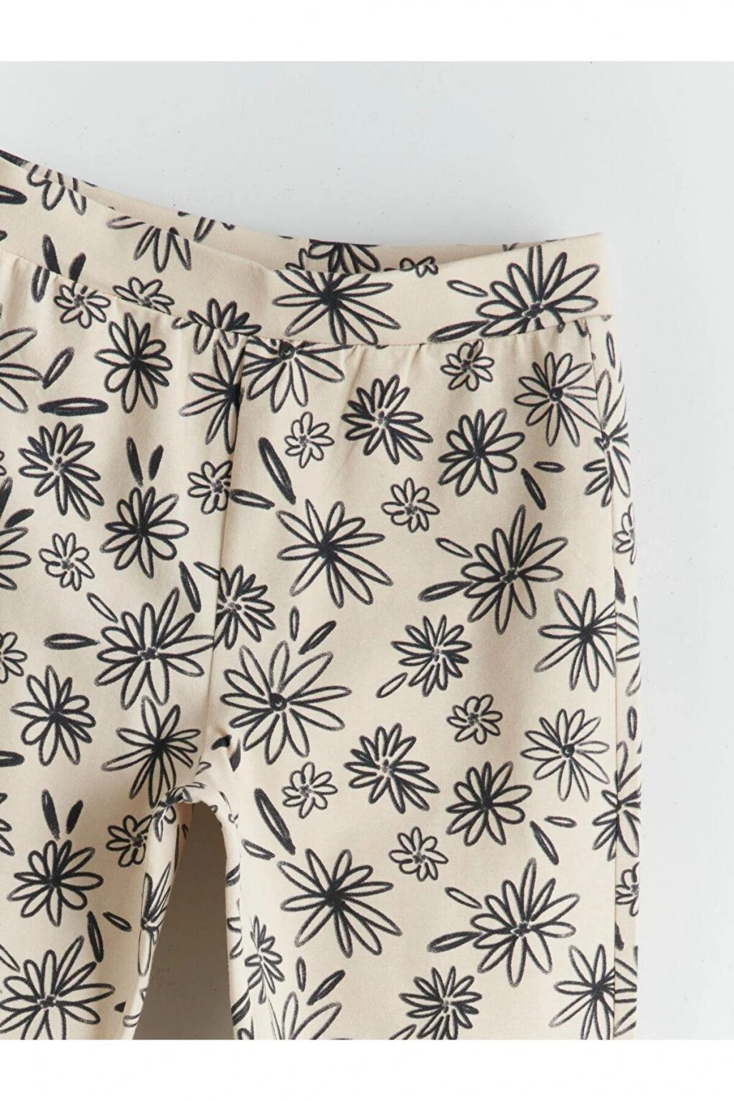 LCW Kids Ekru Beli Lastikli Çiçekli İspanyol Paça Kız Çocuk Tayt