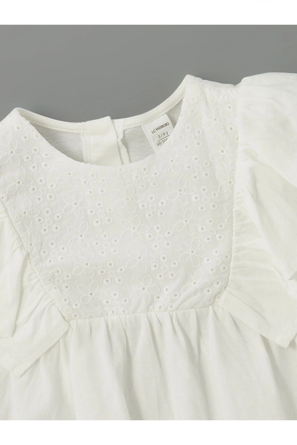 LCW Kids Ekru Bisiklet Yaka Nakışlı Kız Çocuk Tişört