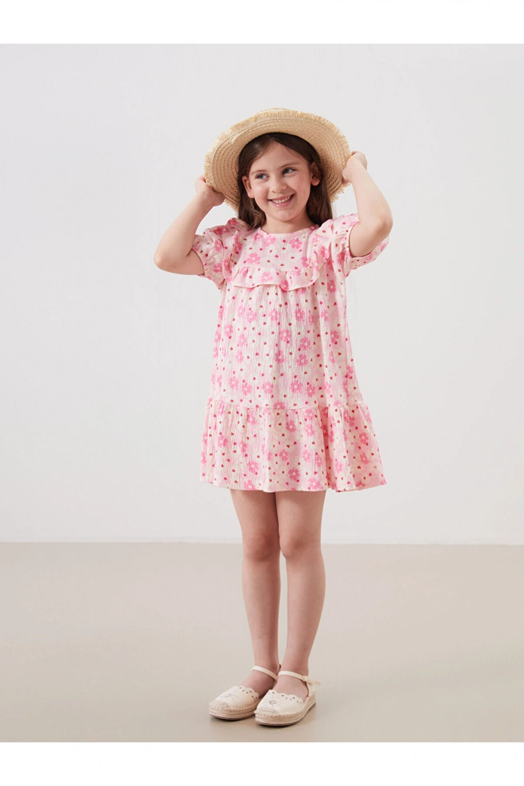LCW Kids Pembe Çiçekli Krinkle Fırfırlı Kız Çocuk Elbise