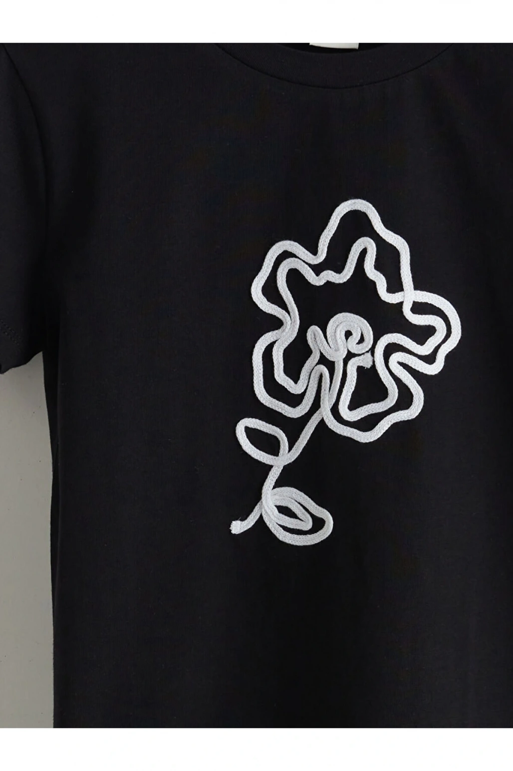 LCW Kids Siyah Bisiklet Yaka Çiçekli Kız Çocuk Tişört