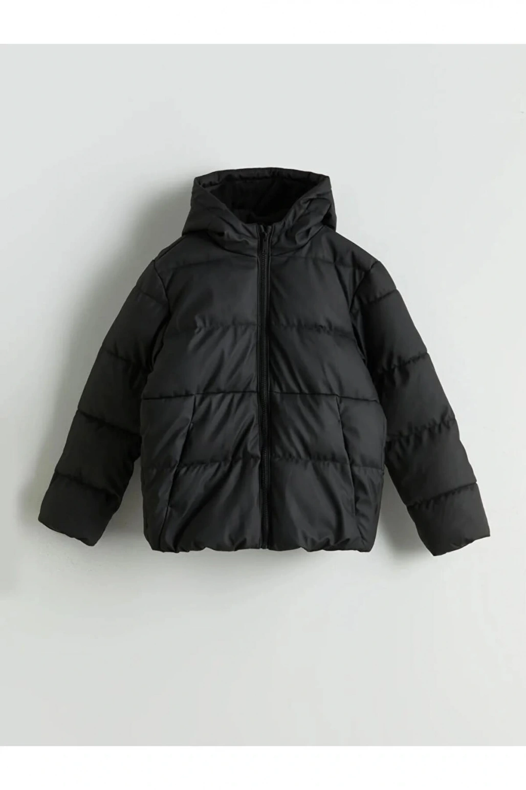 LCW KidsSiyah Kapüşonlu Erkek Çocuk Şişme Mont