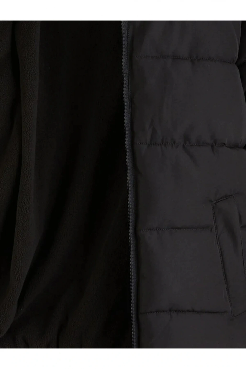 LCW KidsSiyah Kapüşonlu Erkek Çocuk Şişme Mont