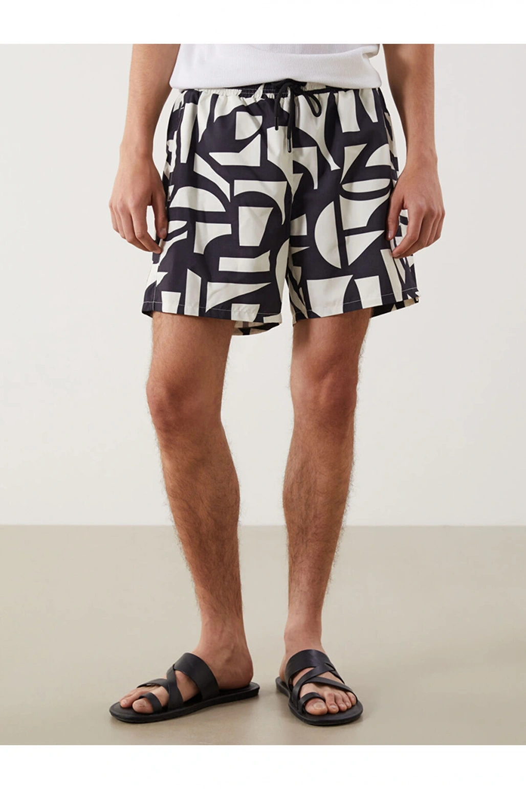 LCW SWIMWEAR Siyah Kısa Boy Desenli Erkek Deniz Şortu