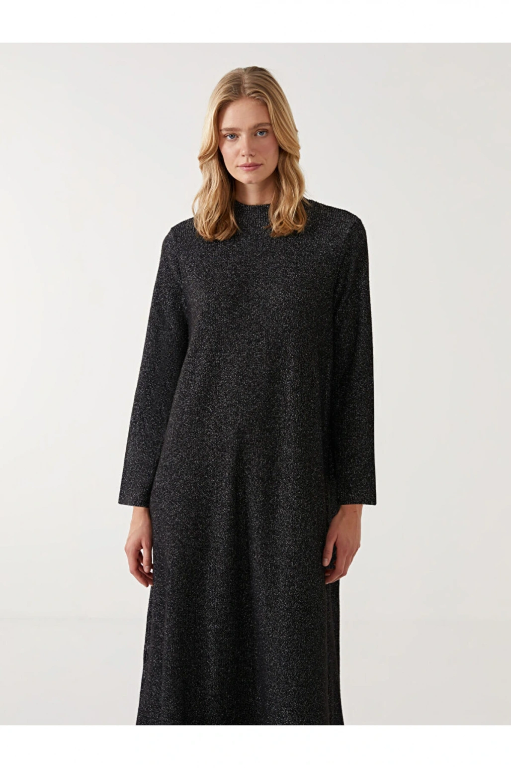 LCW Modest Siyah Bisiklet Yaka Parlak Görünümlü Kadın Elbise