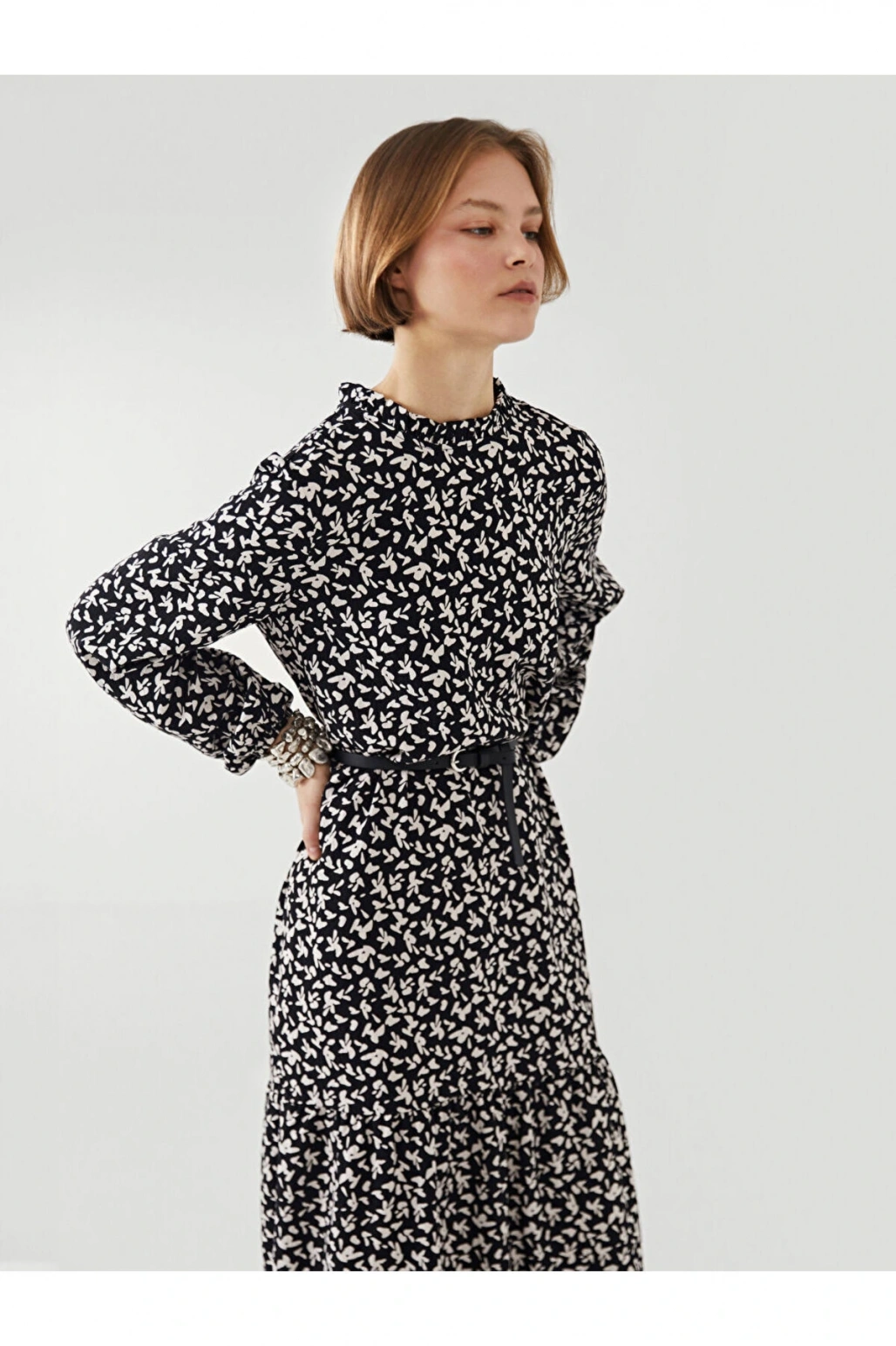 LCW Modest Siyah Dik Yaka Desenli Kadın Elbise