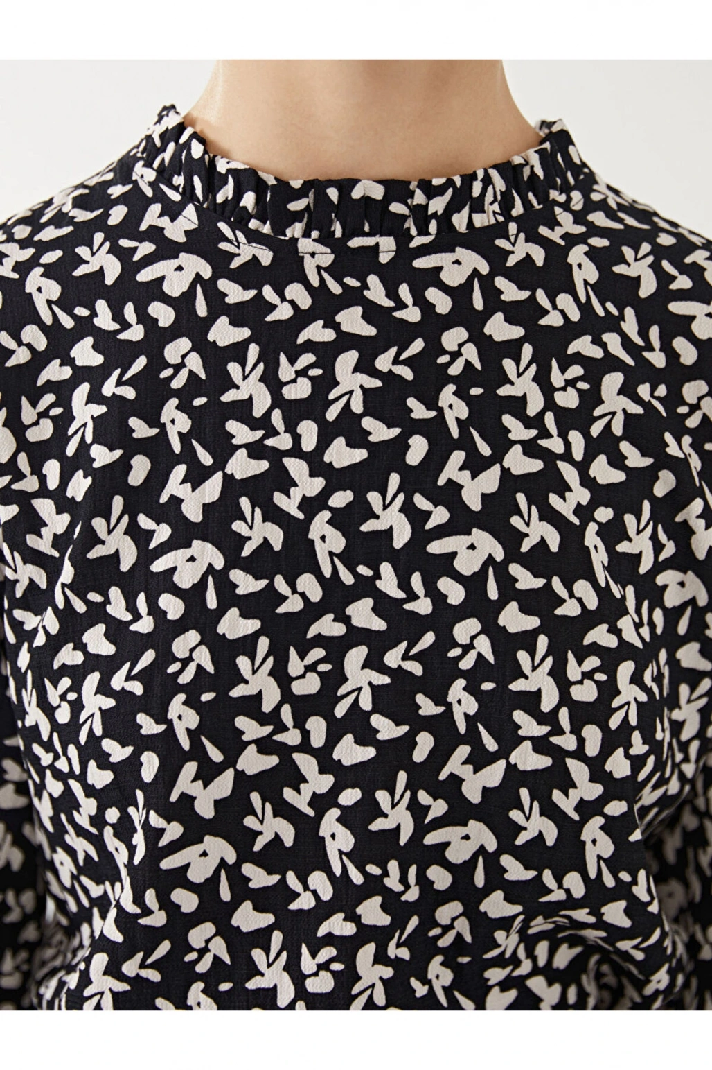 LCW Modest Siyah Dik Yaka Desenli Kadın Elbise