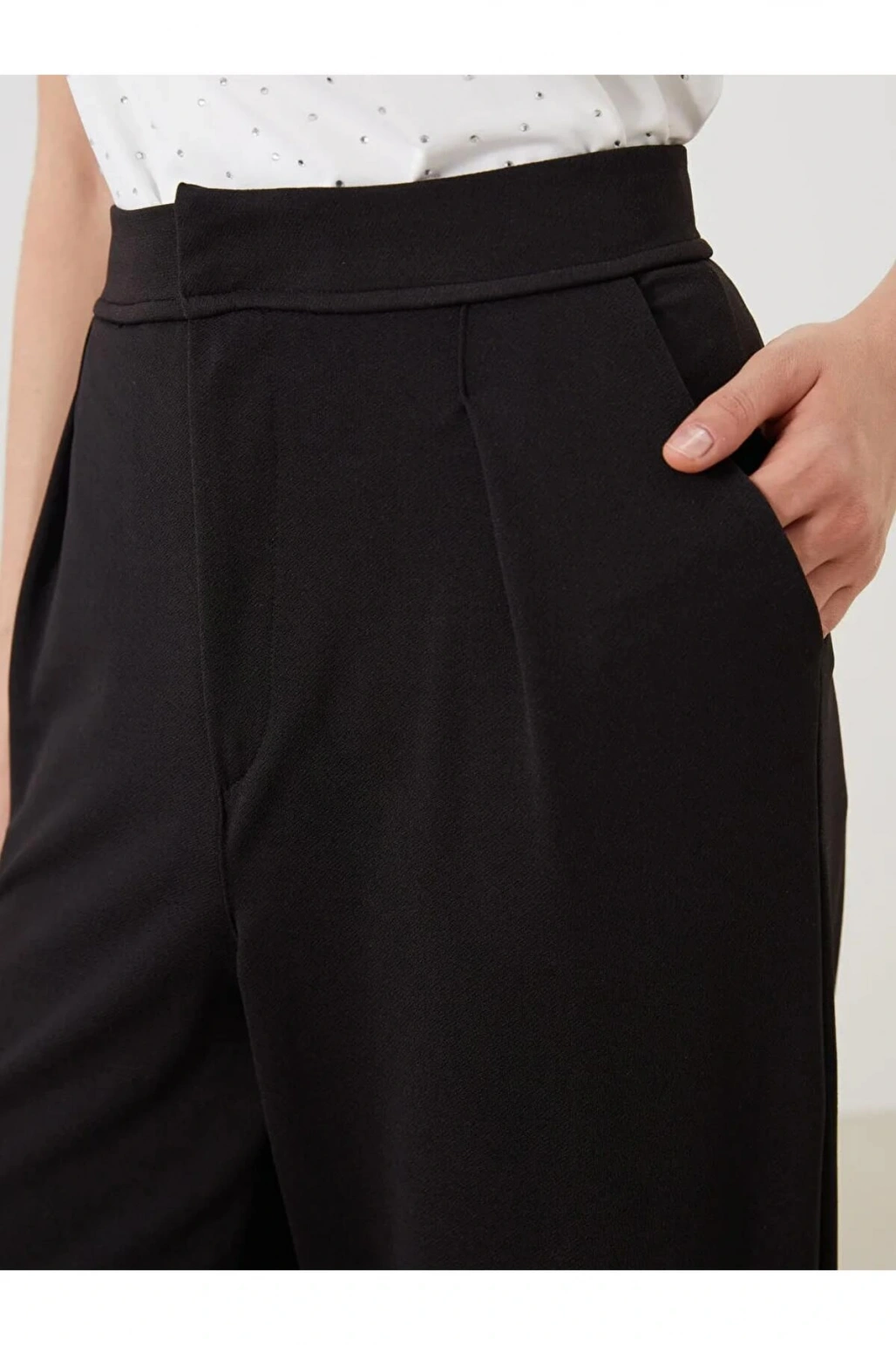 LCW Modest Siyah Loose Fit Pileli Kadın Pantolon