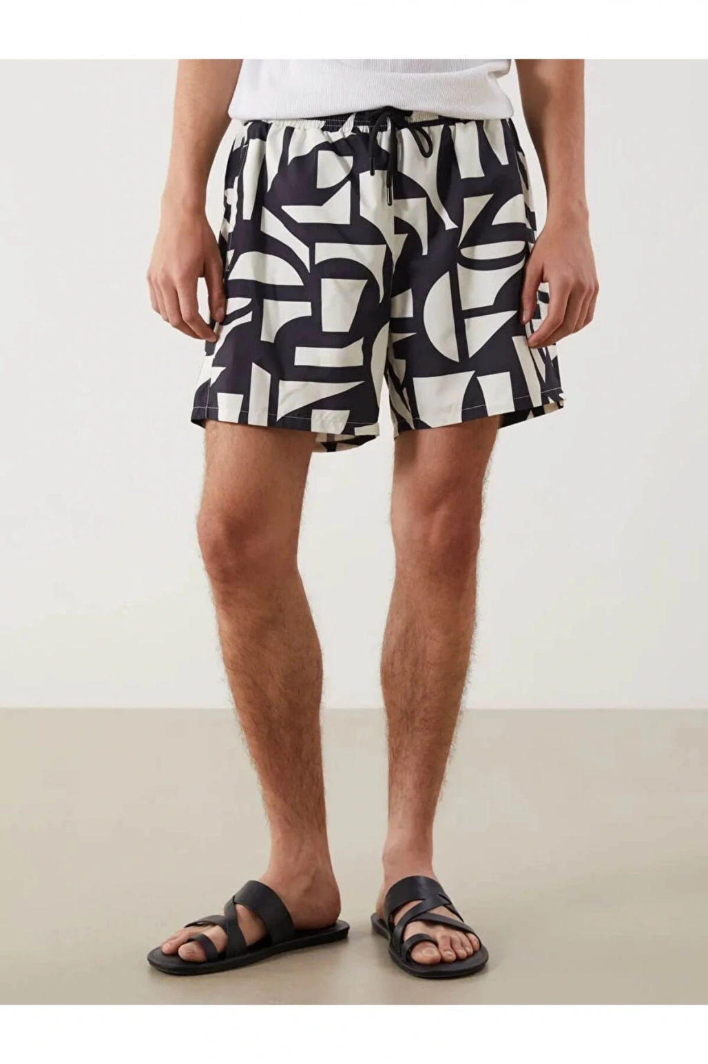 LCW SWIMWEAR Siyah Kısa Boy Desenli Erkek Deniz Şortu