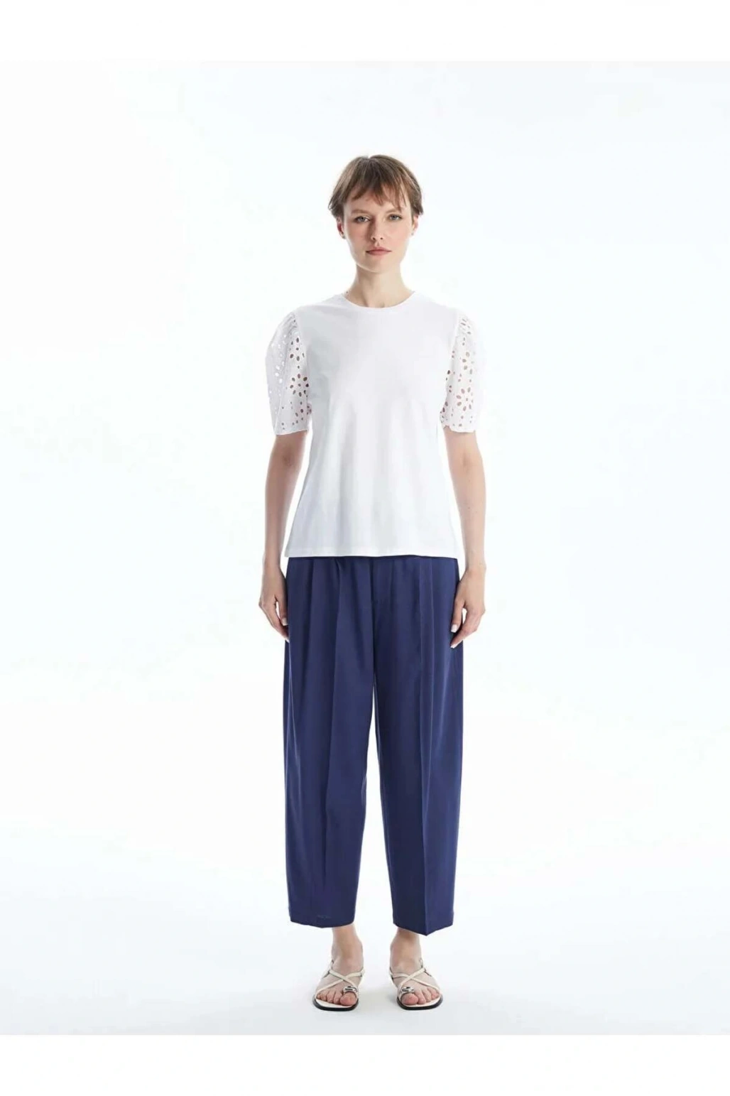 LCW Vision Beyaz Bisiklet Yaka Kendinden Desenli Kısa Kollu Kadın Bluz