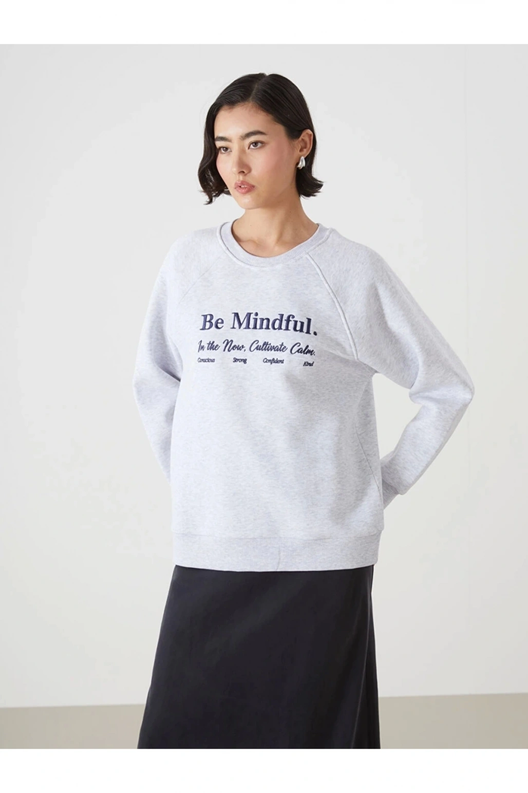 LCW Vision Beyaz Bisiklet Yaka Nakışlı Kadın Kalın Sweatshirt