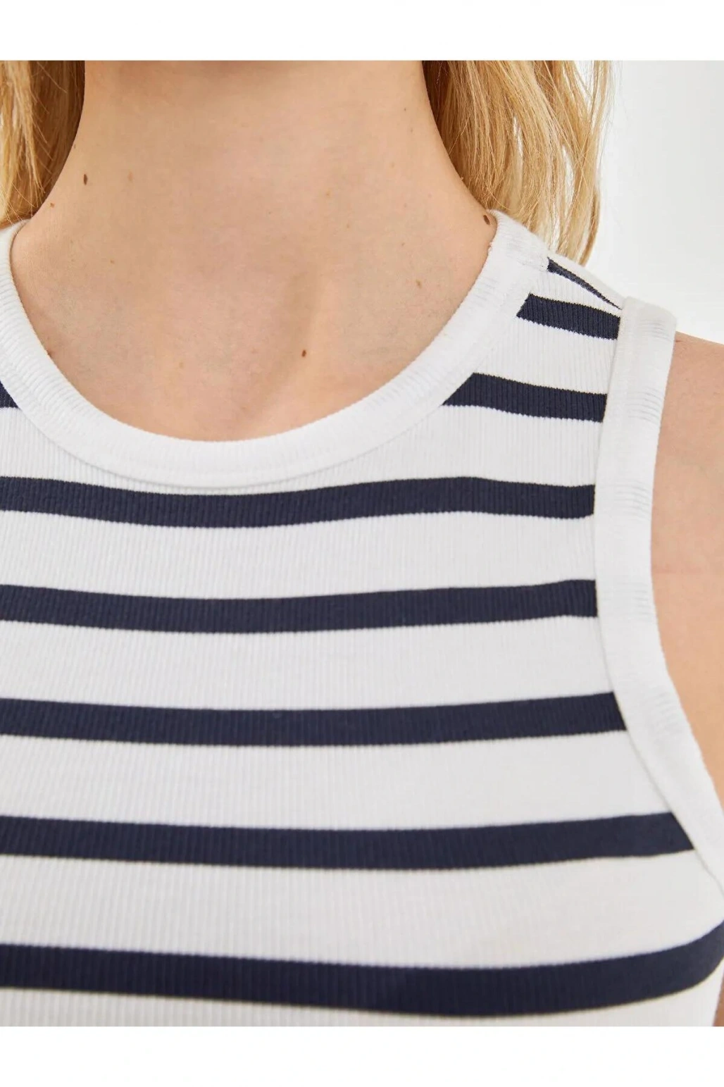 LCW Vision Bisiklet Yaka Çizgili Kadın Crop (S5)