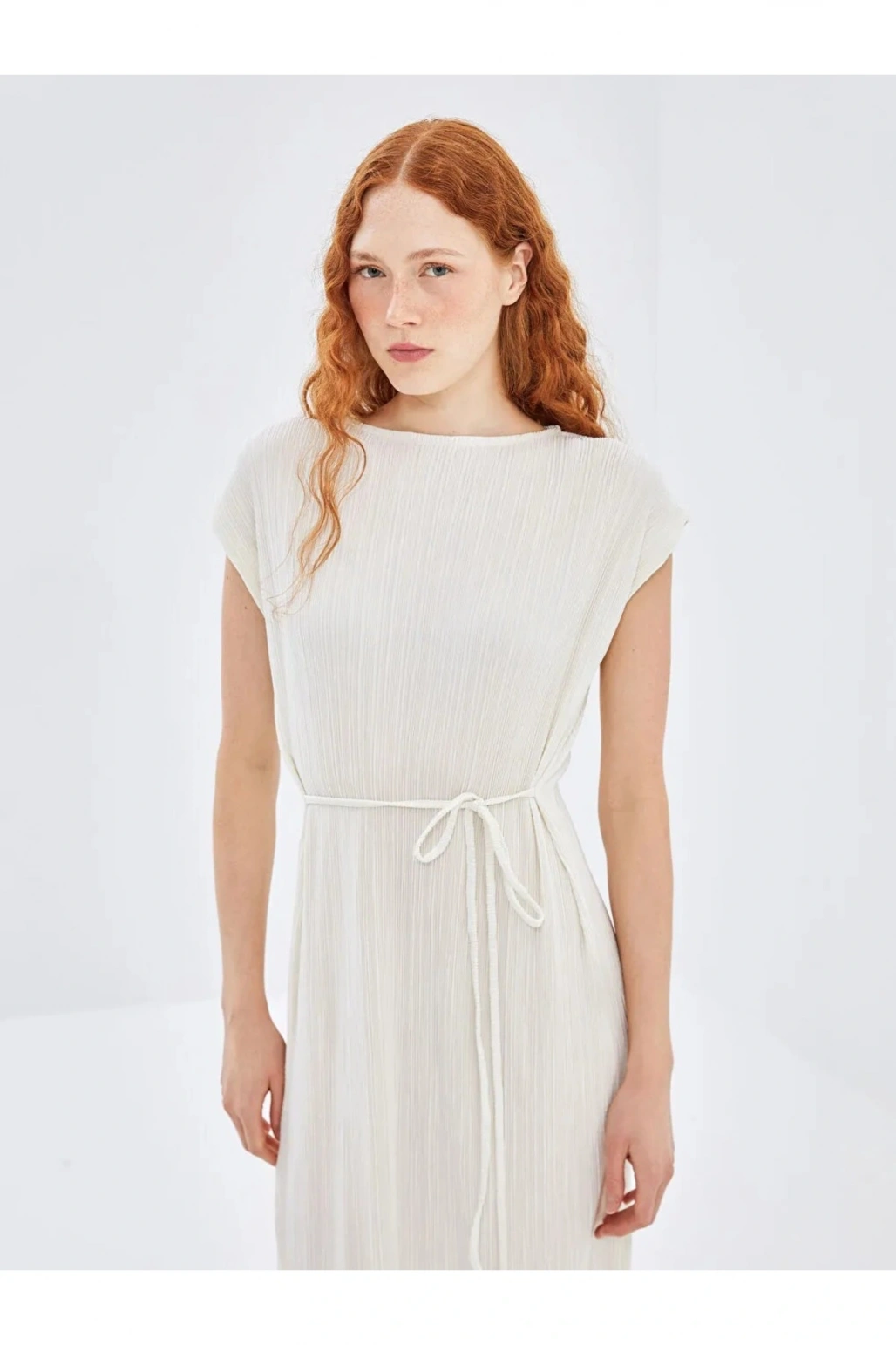 LCW Vision Buxe Beyazı Bisiklet Yaka Dokulu Kadın Elbise