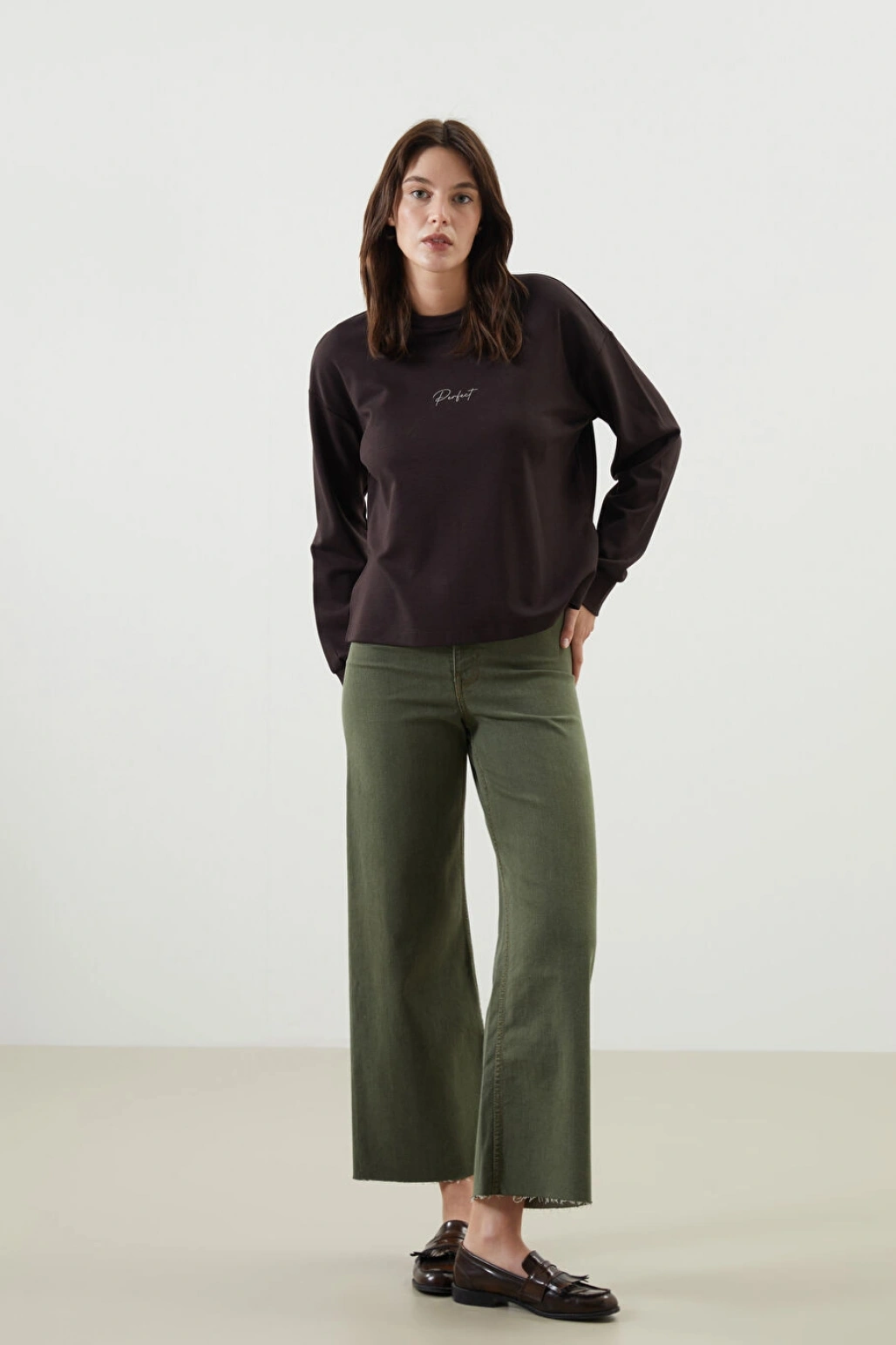 LCW Vision Kahverengi Bisiklet Yaka Nakışlı Oversize Kadın Sweatshirt