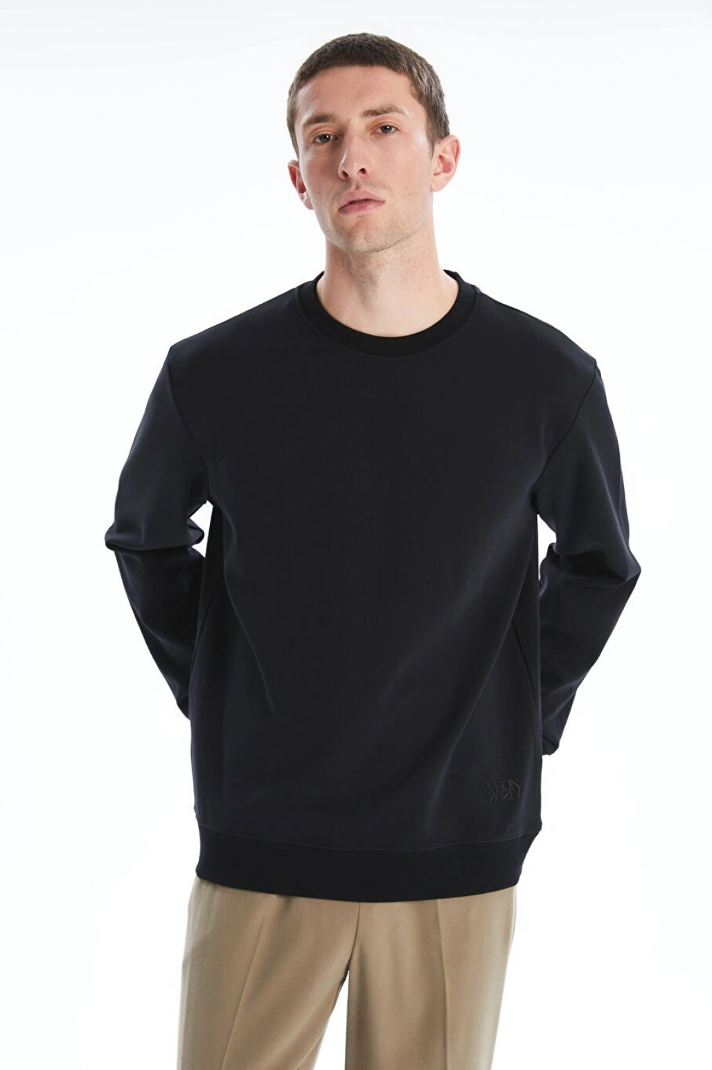 LCW Vision Siyah Bisiklet Yaka Nakışlı Erkek Sweatshirt