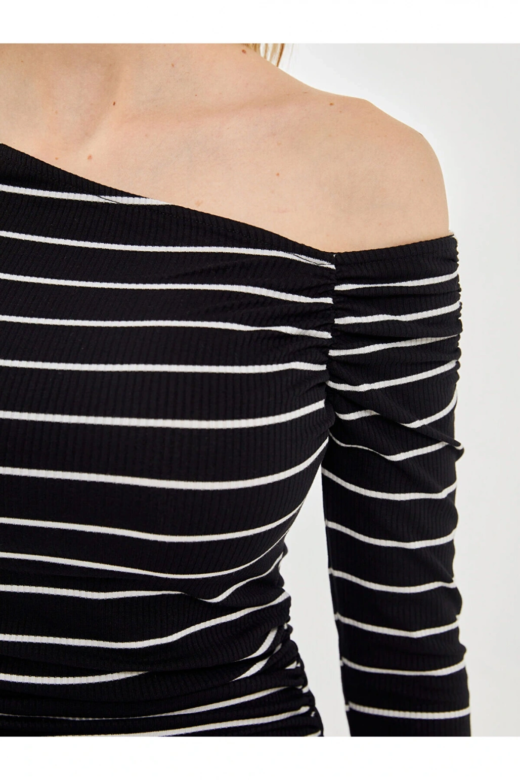 LCW Vision Siyah Kayık Yaka Çizgili Kadın Body