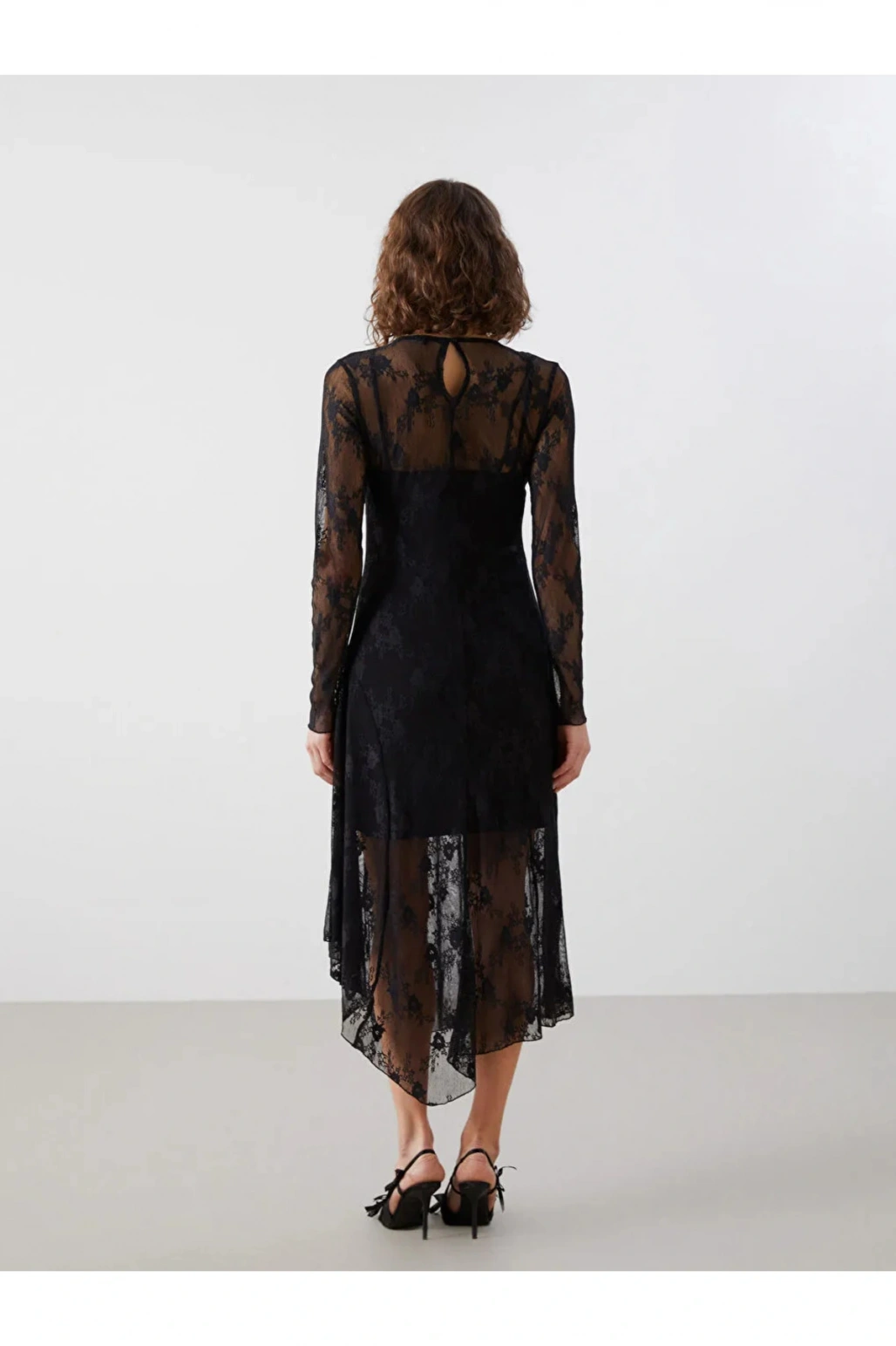 LCW Vision Siyah Bisiklet Yaka Dantel Detaylı Nakışlı Kadın Elbise