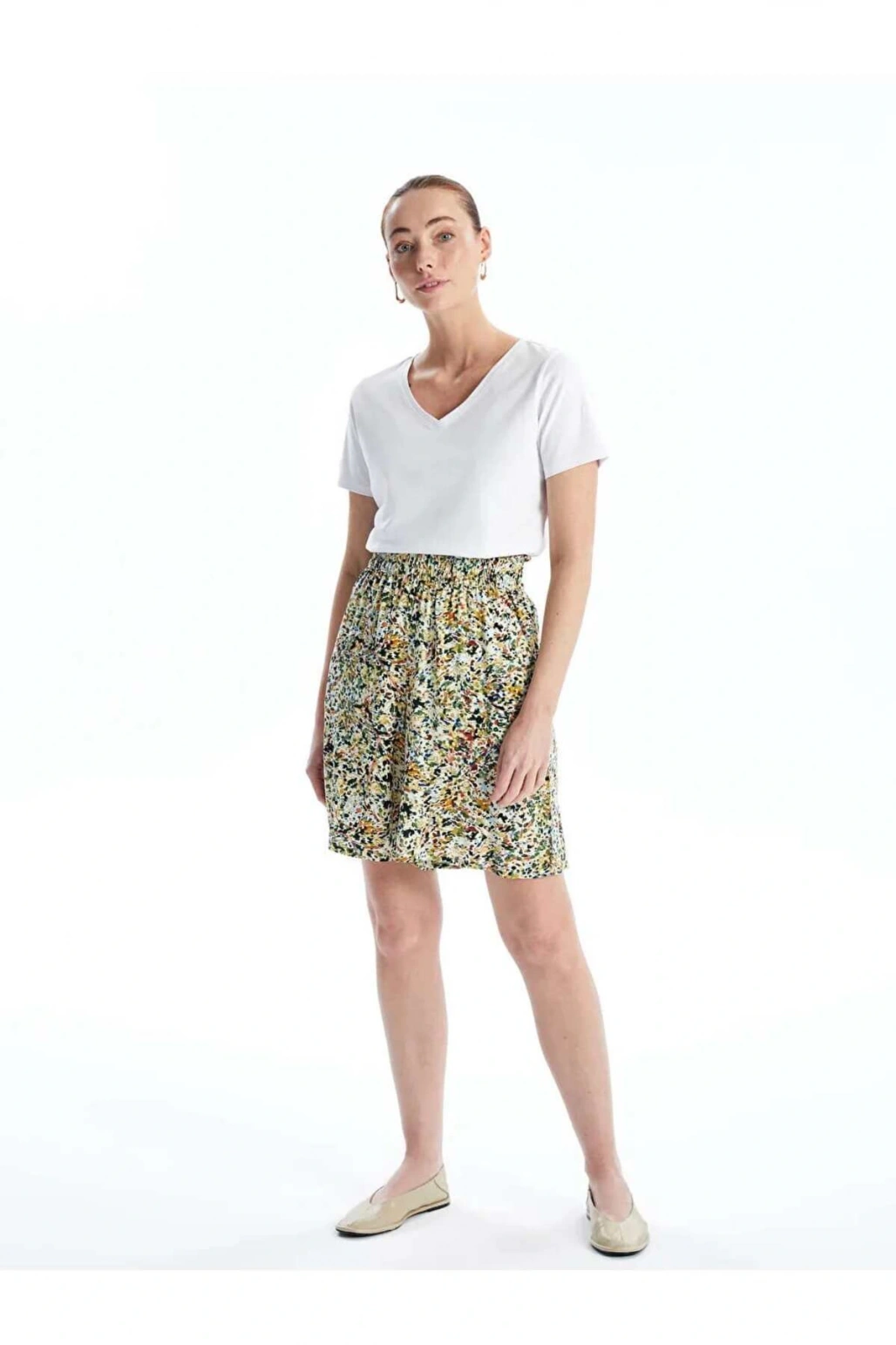 LCWAIKIKI Basic Beyaz V Yaka Düz Kısa Kollu Kadın Tişört