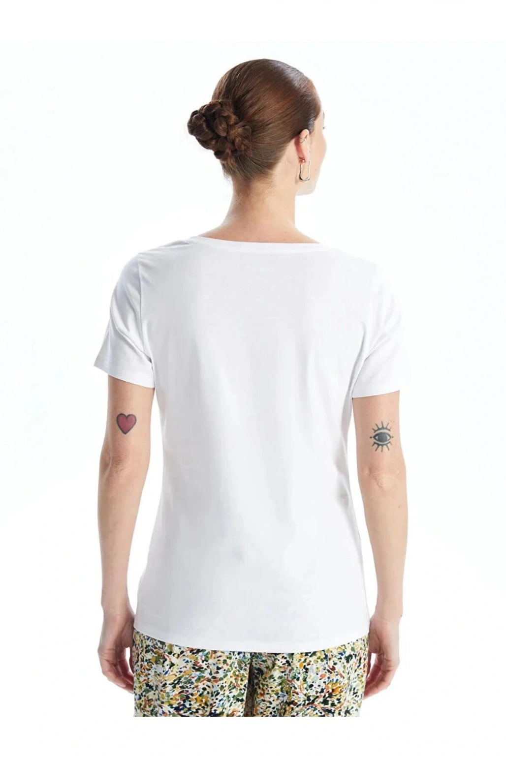 LCWAIKIKI Basic Beyaz V Yaka Düz Kısa Kollu Kadın Tişört