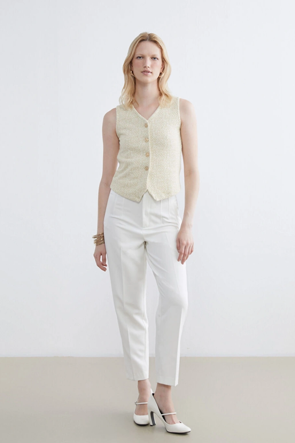 LCWAIKIKI Basic Ekru V Yaka Ekose Kadın Yelek