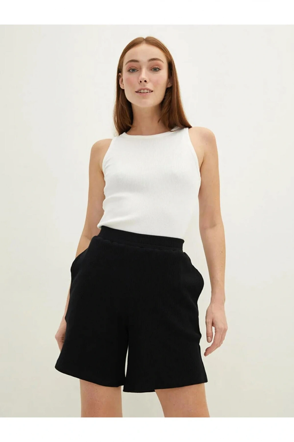 LCWAIKIKI Basic Siyah Beli Lastikli Düz Cep Detaylı Kadın Şort