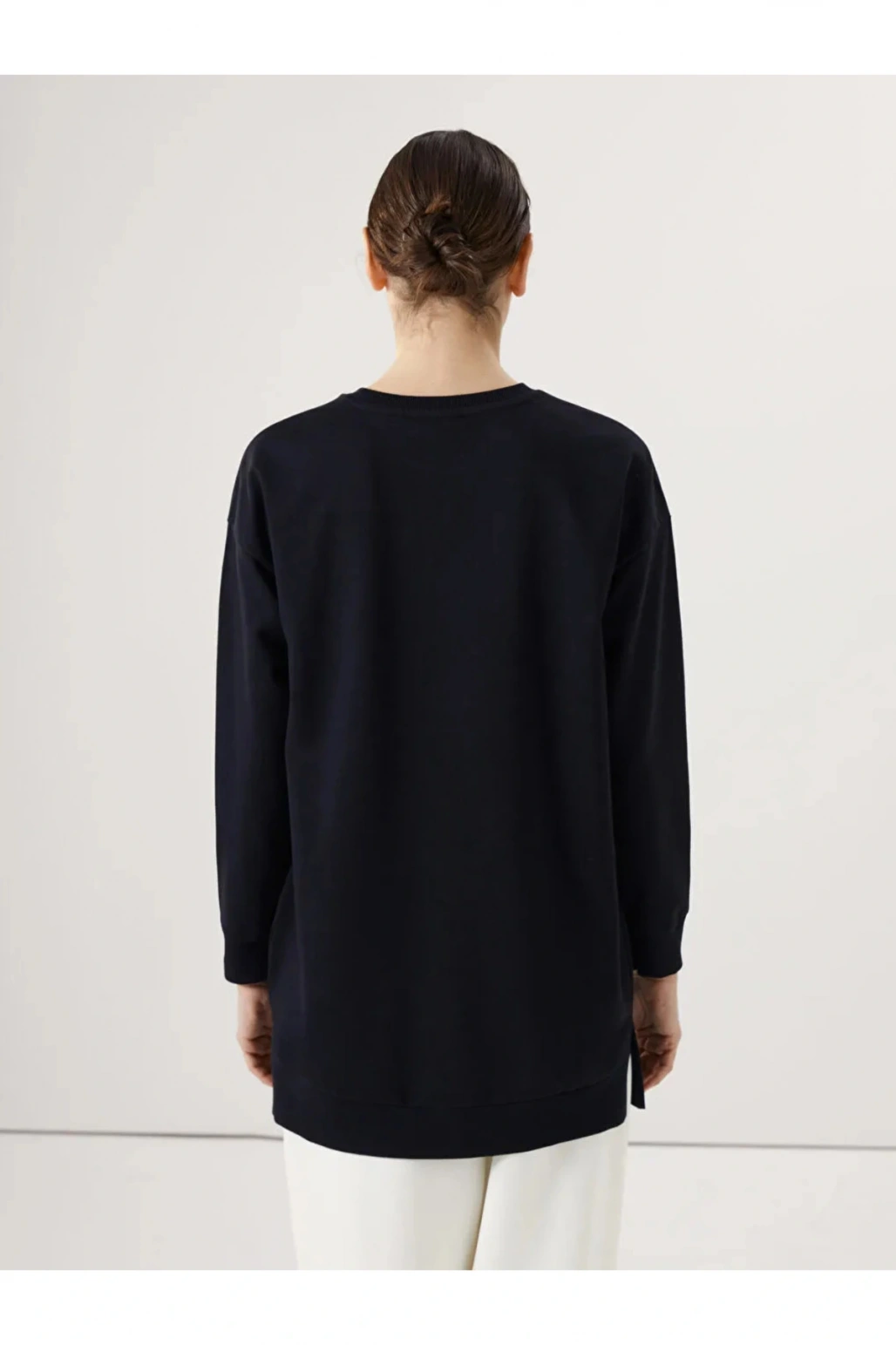 LCWAIKIKI Basic Siyah Bisiklet Yaka Pul İşlemeli Oversize Kadın Sweatshirt Tunik