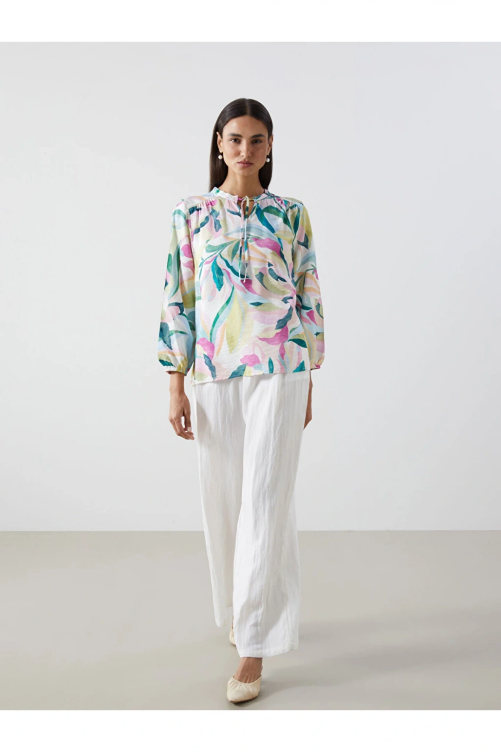 LCWAIKIKI Classic Bağlamalı Yaka Çiçekli Kadın Bluz