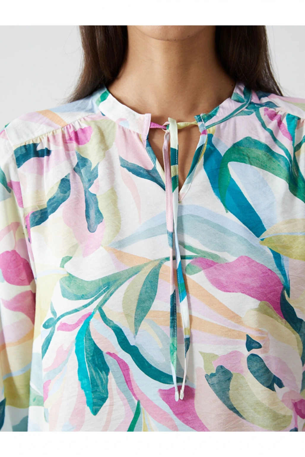 LCWAIKIKI Classic Bağlamalı Yaka Çiçekli Kadın Bluz