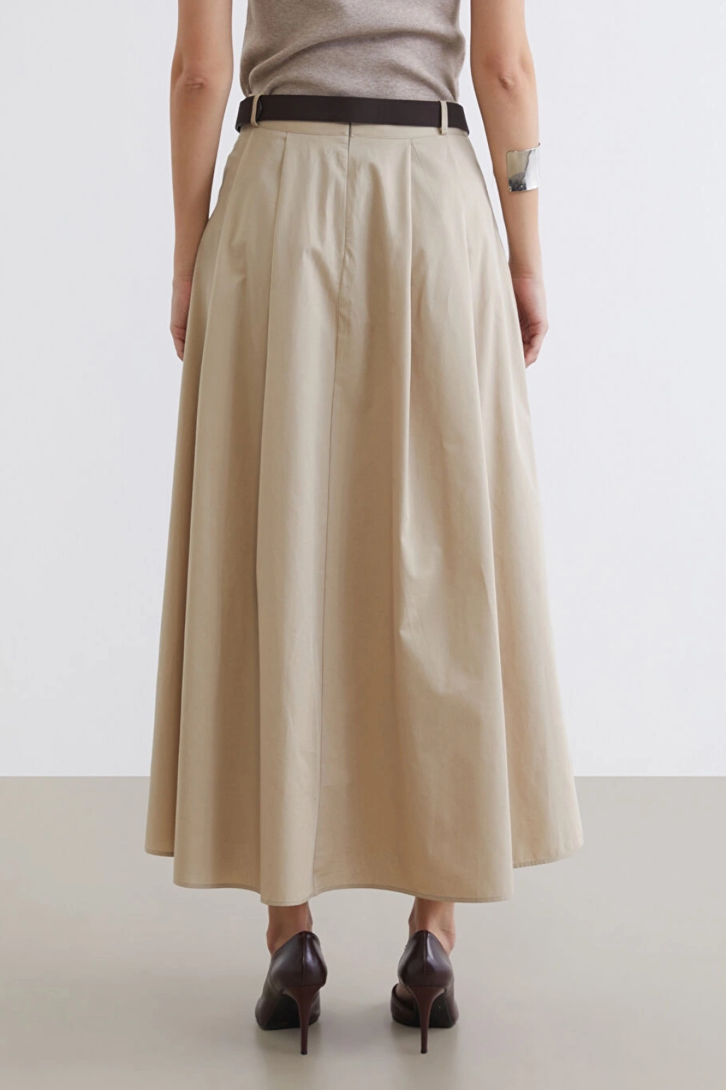 LCWAIKIKI Classic Bej Beli Kemerli Pileli Etek