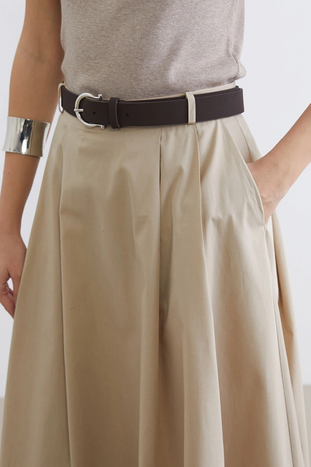 LCWAIKIKI Classic Bej Beli Kemerli Pileli Etek