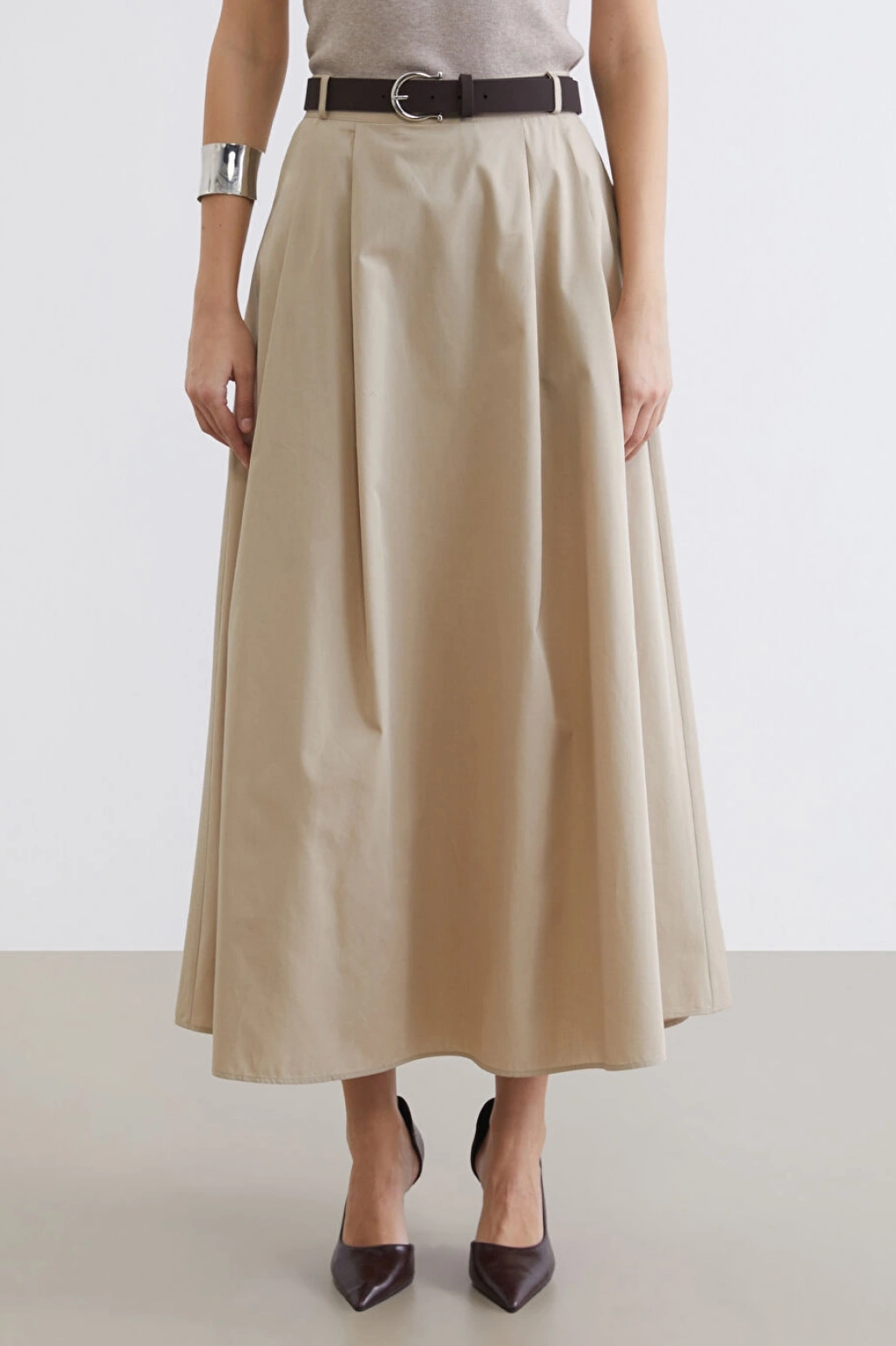 LCWAIKIKI Classic Bej Beli Kemerli Pileli Etek