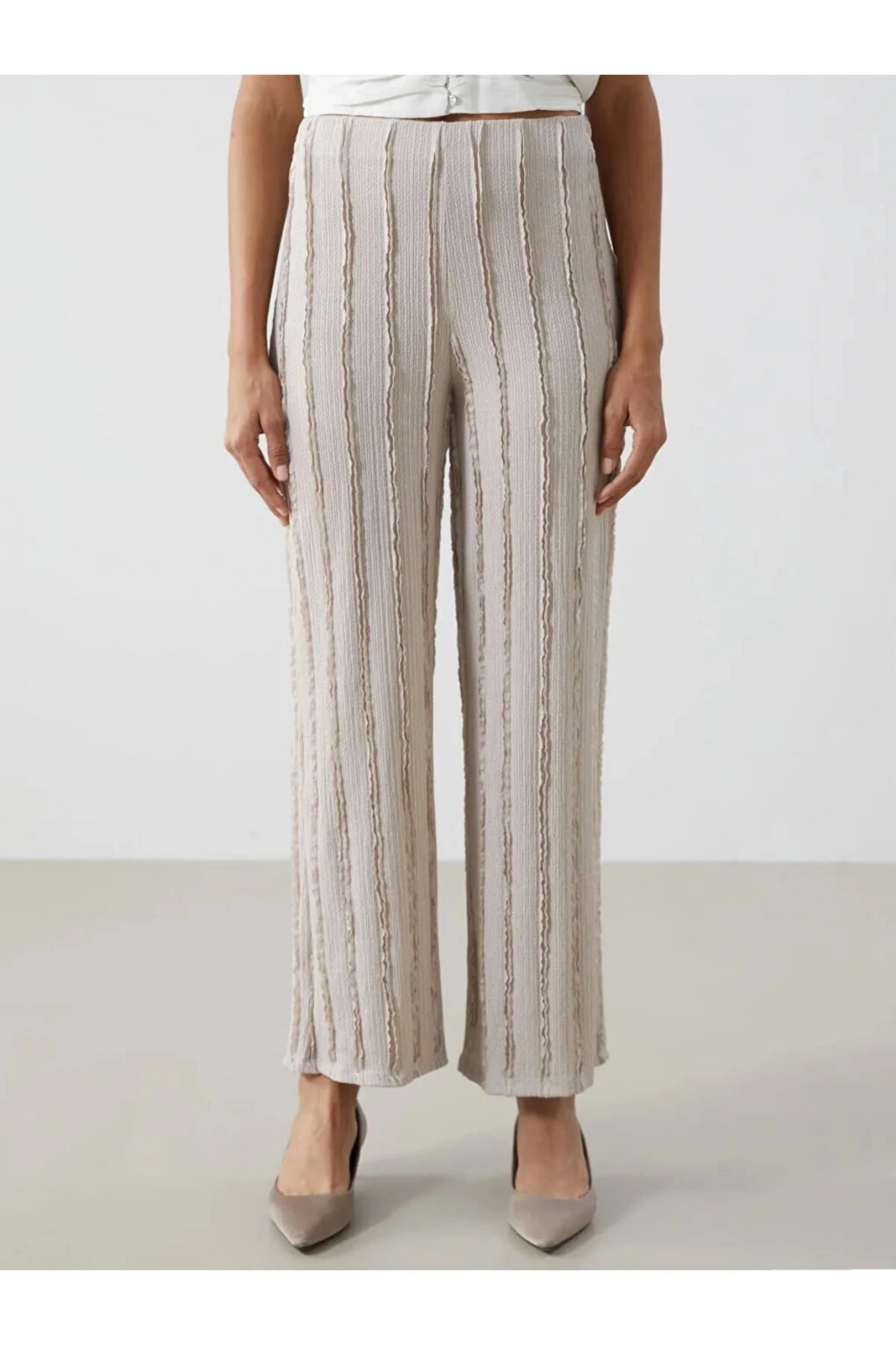 LCWAIKIKI Classic BEJ Beli Lastikli Dokulu Geniş Paça Kadın Pantolon