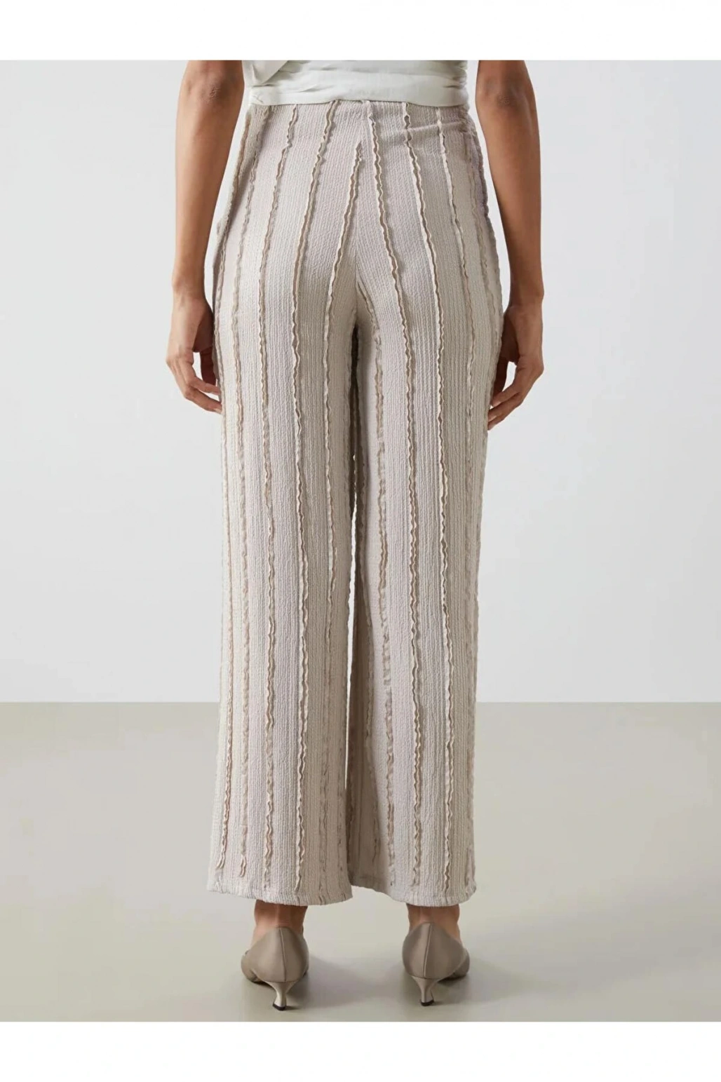 LCWAIKIKI Classic BEJ Beli Lastikli Dokulu Geniş Paça Kadın Pantolon