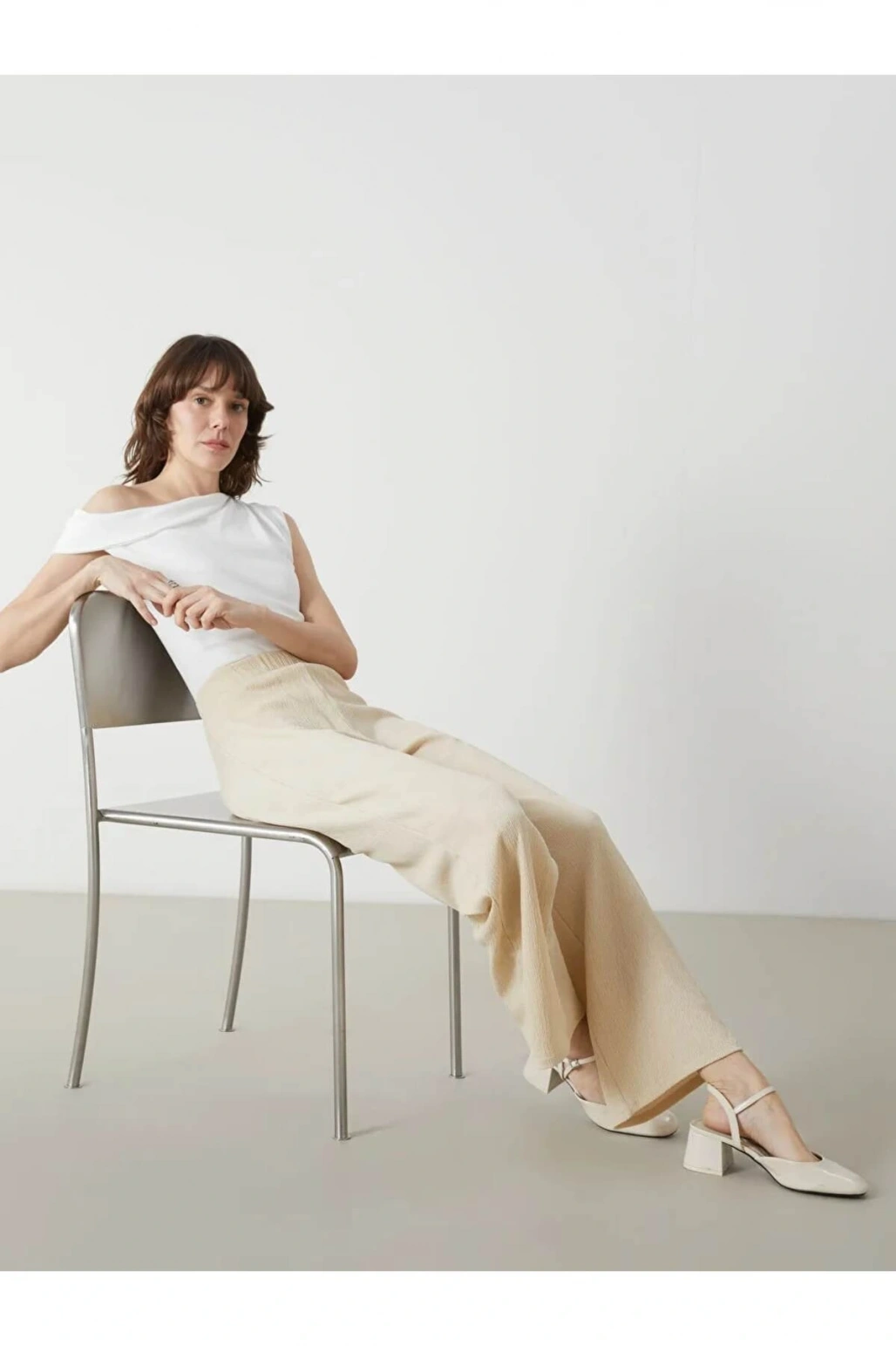 LCWAIKIKI Classic Bej Beli Lastikli Dokulu Kadın Pantolon