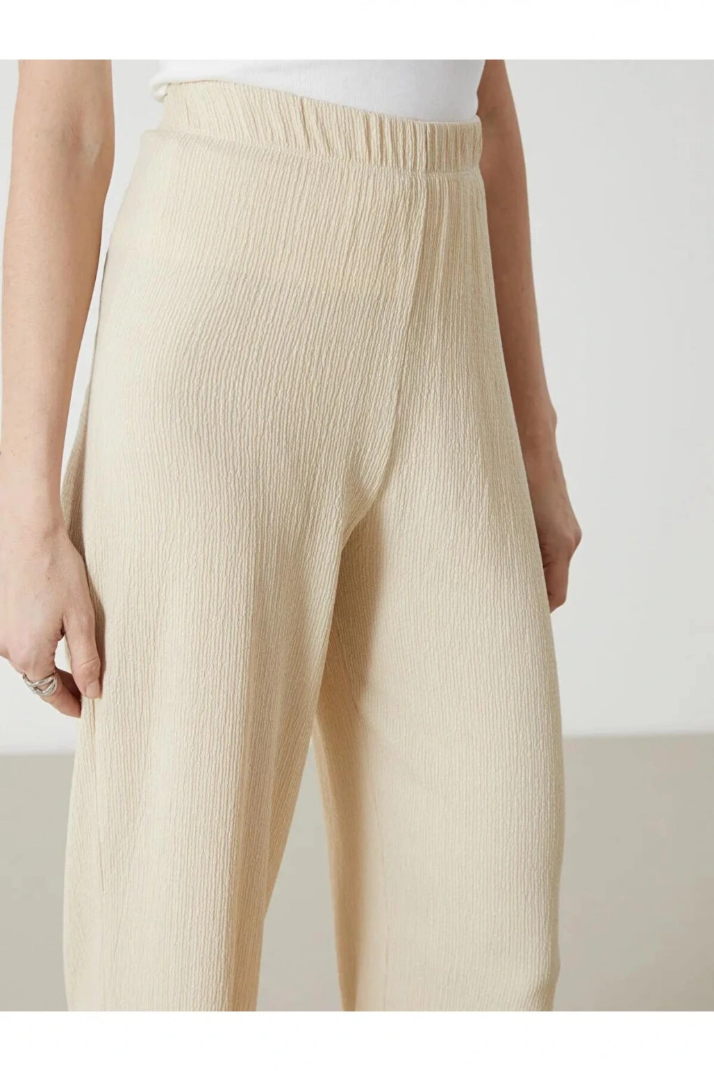 LCWAIKIKI Classic Bej Beli Lastikli Dokulu Kadın Pantolon