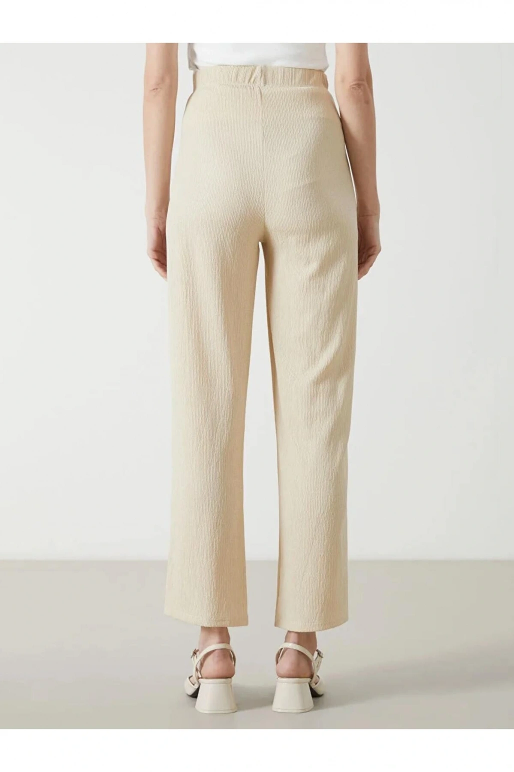LCWAIKIKI Classic Bej Beli Lastikli Dokulu Kadın Pantolon