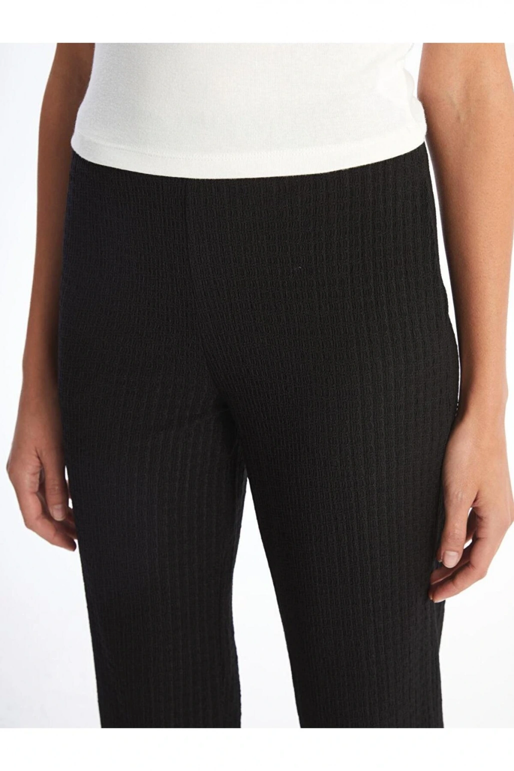 LCWAIKIKI Classic Beli Lastikli Dokulu Kadın Pantolon