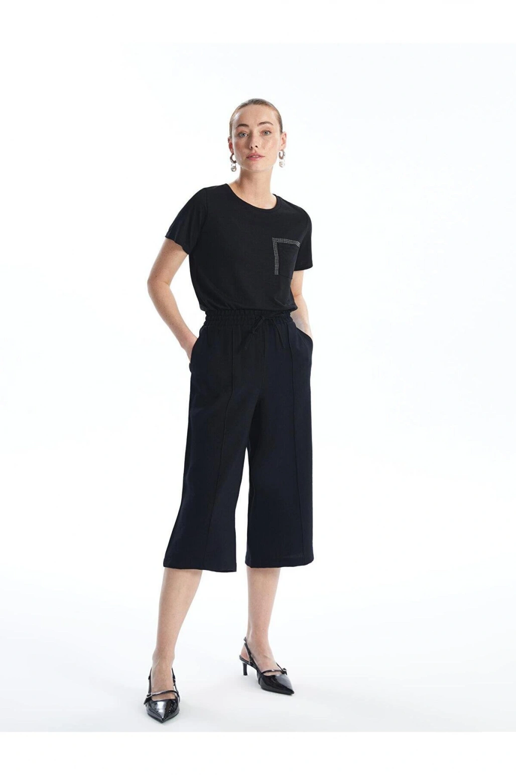 LCWAIKIKI Classic Beli Lastikli Rahat Kalıp Kadın Kapri