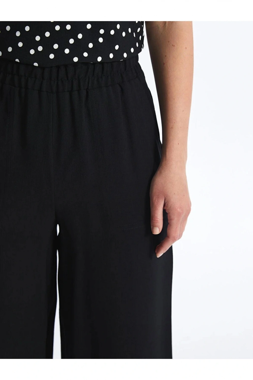 LCWAIKIKI Classic Beli Lastikli Rahat Kalıp Kadın Kapri