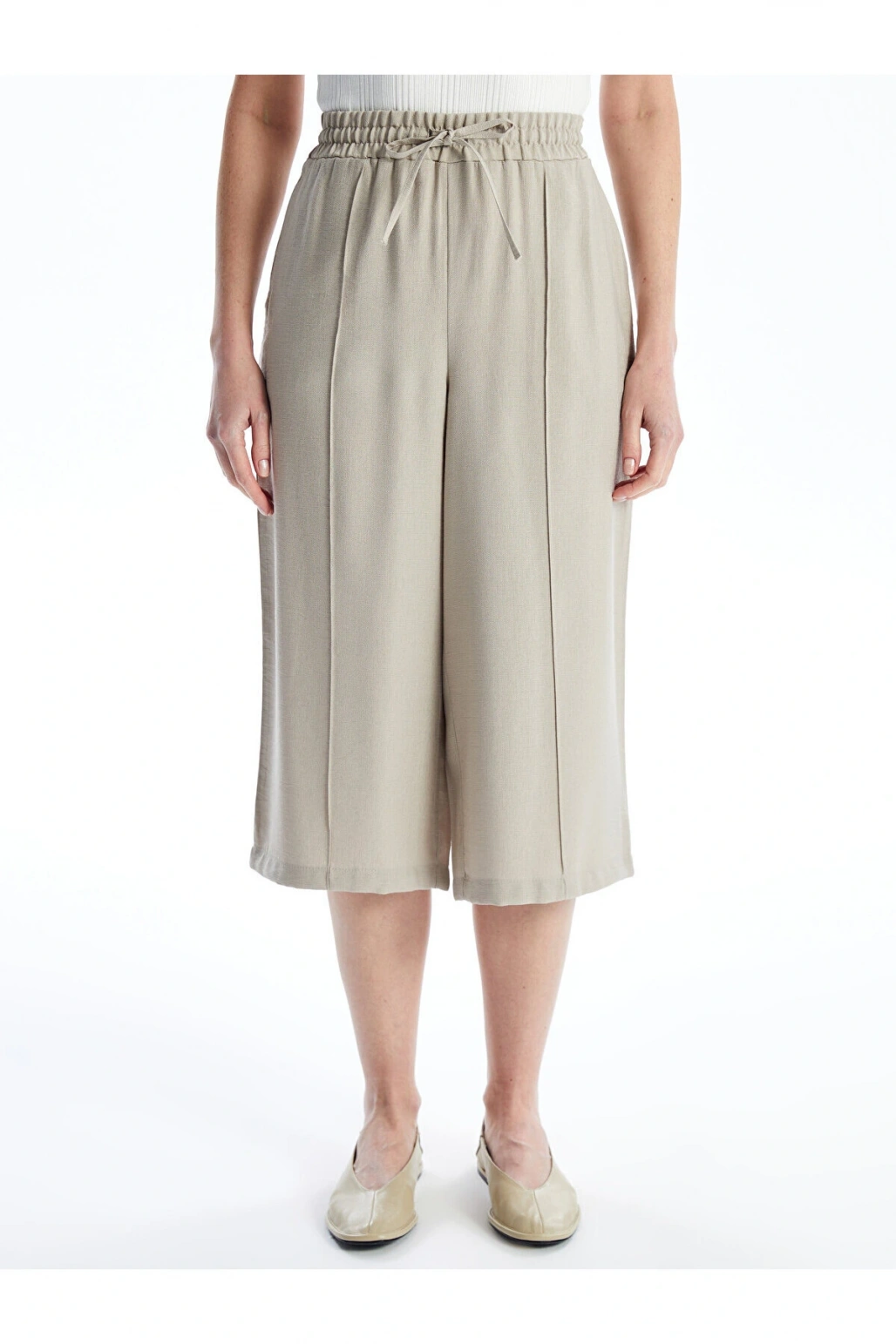 LCWAIKIKI Classic Beli Lastikli Rahat Kalıp Kadın Kapri