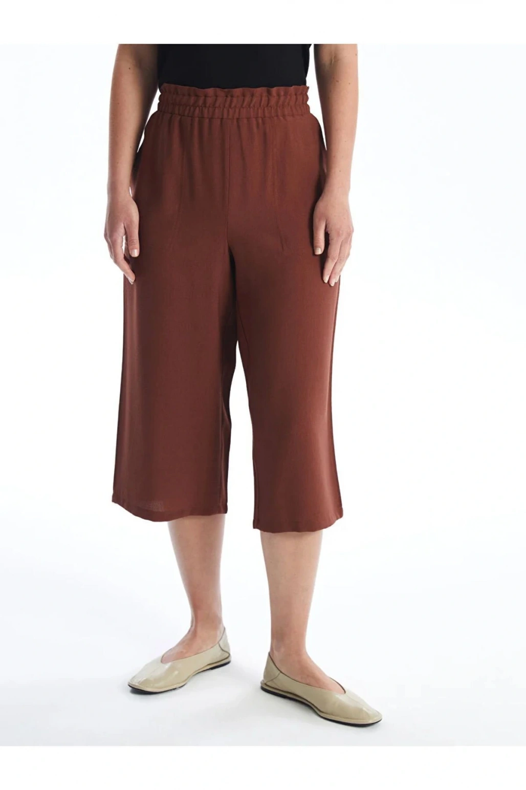 LCWAIKIKI Classic Beli Lastikli Rahat Kalıp Kadın Kapri