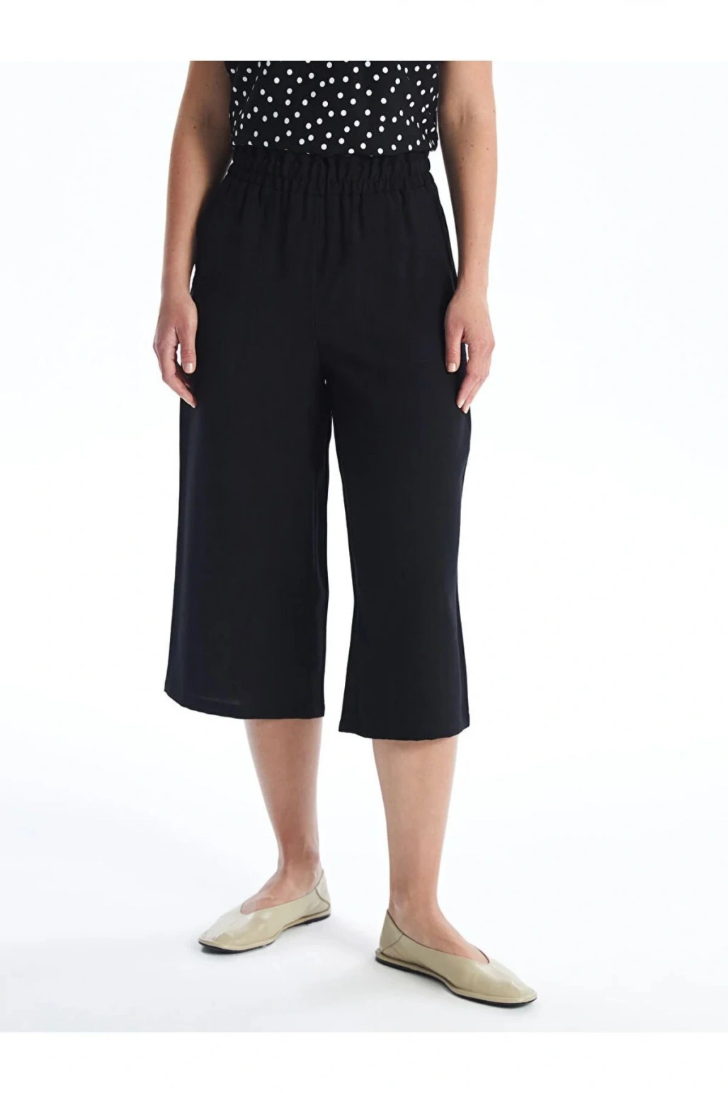 LCWAIKIKI Classic Beli Lastikli Rahat Kalıp Kadın Kapri