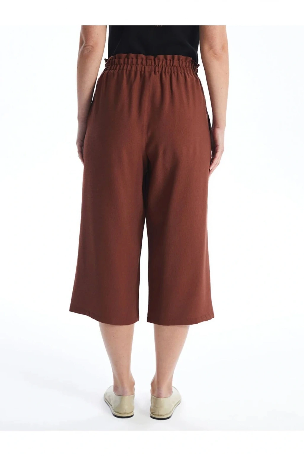 LCWAIKIKI Classic Beli Lastikli Rahat Kalıp Kadın Kapri