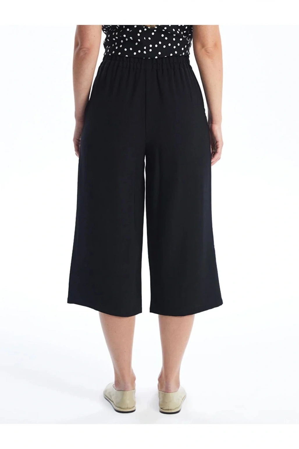 LCWAIKIKI Classic Beli Lastikli Rahat Kalıp Kadın Kapri