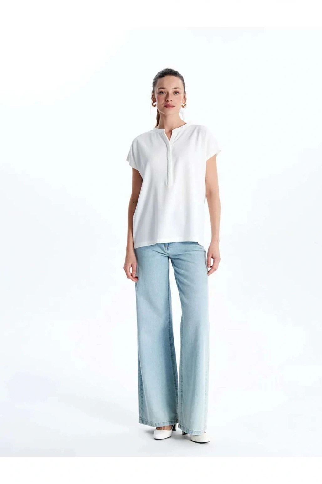 LCWAIKIKI Classic Beyaz Kaçık Yaka Kadın Bluz