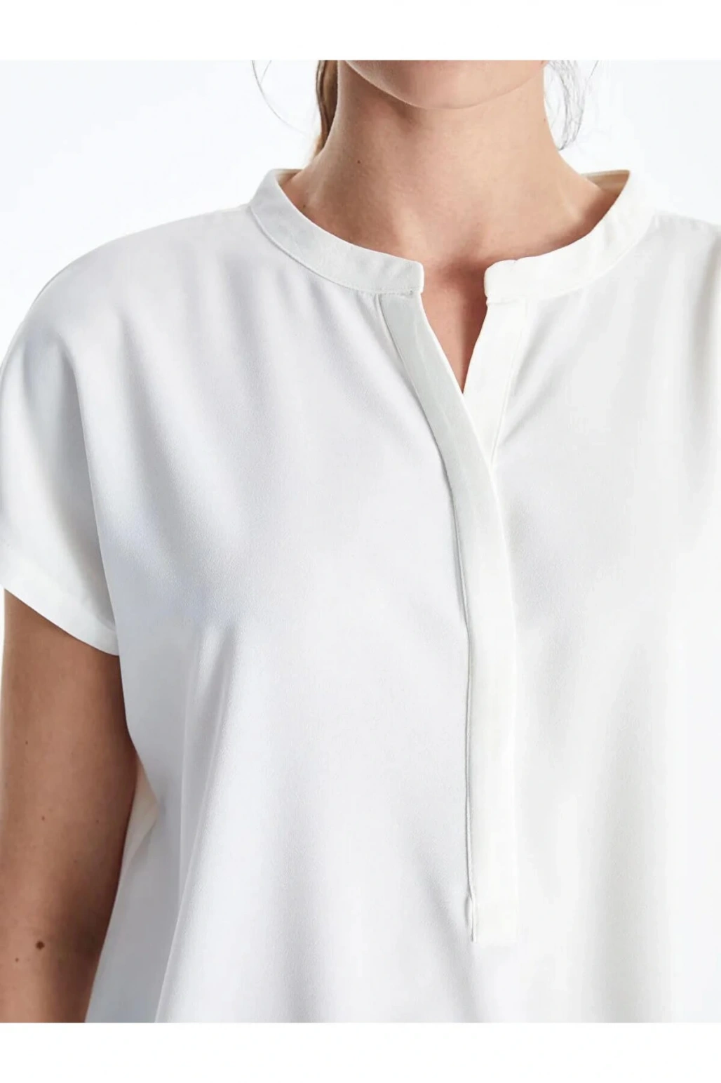 LCWAIKIKI Classic Beyaz Kaçık Yaka Kadın Bluz