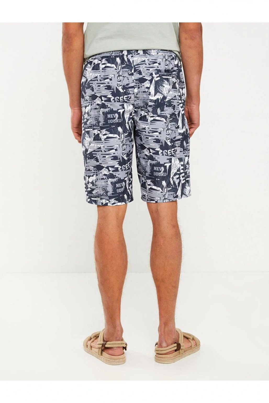 LCWAIKIKI Classic Diz Hizası Boy Desenli Erkek Deniz Şortu
