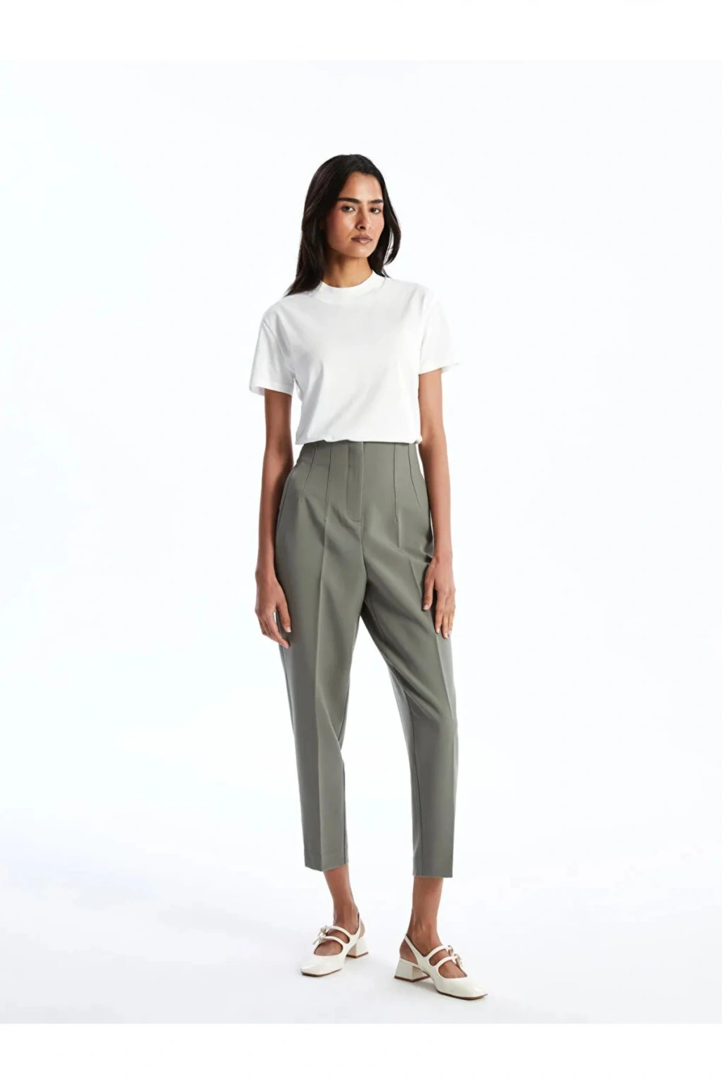 LCWAIKIKI Classic Ekru Dik Yaka Kadın Tişört