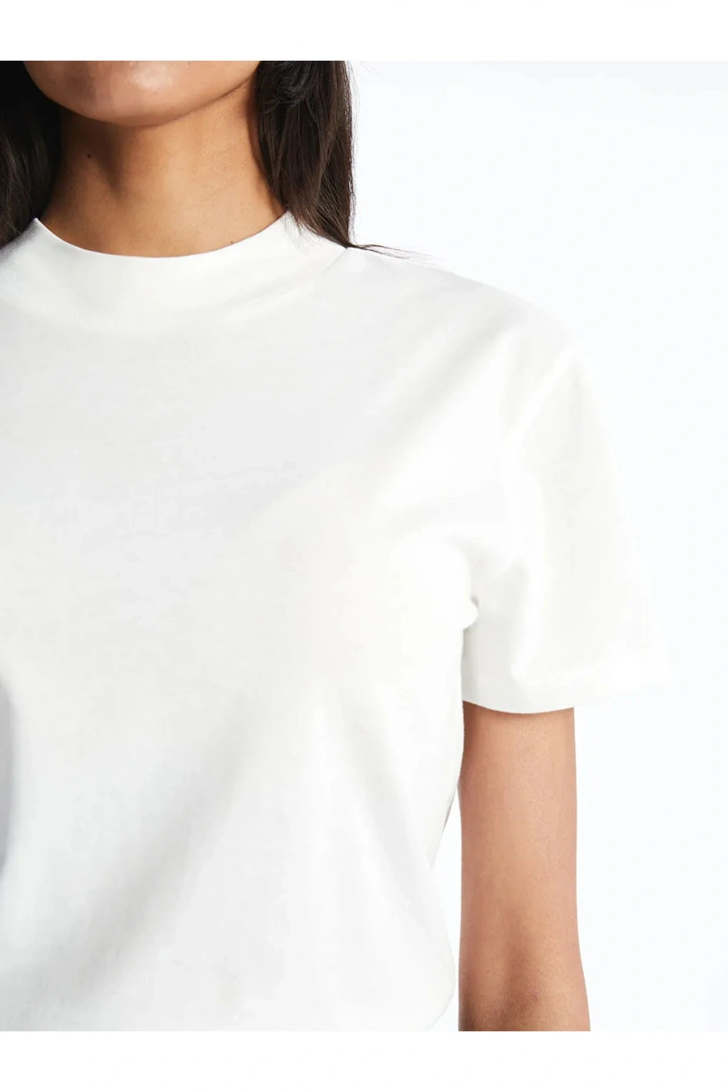 LCWAIKIKI Classic Ekru Dik Yaka Kadın Tişört