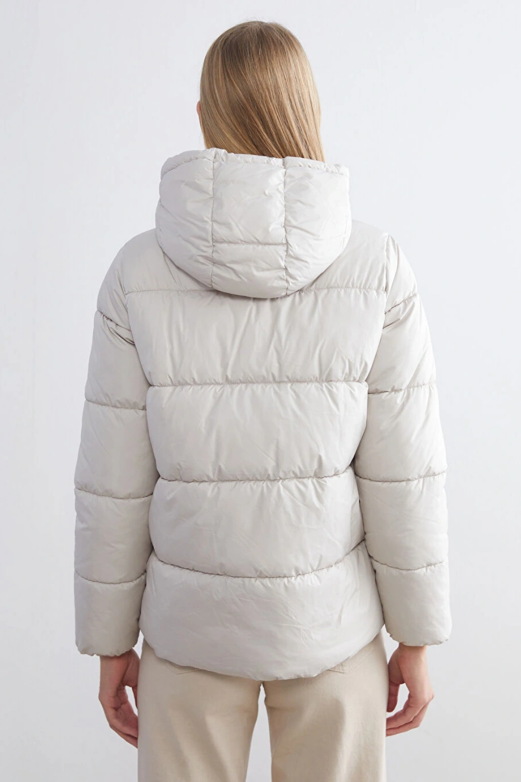 LCWAIKIKI Classic Ekru Kapüşonlu Kadın Şişme Mont