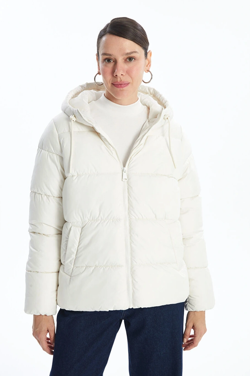 LCWAIKIKI Classic Ekru Kapüşonlu Kadın Şişme Mont